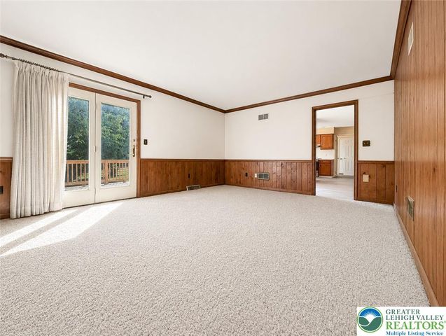 1929 Earls Court, Salisbury Twp, PA 18103