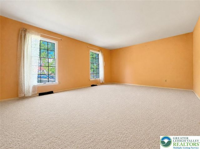 1929 Earls Court, Salisbury Twp, PA 18103