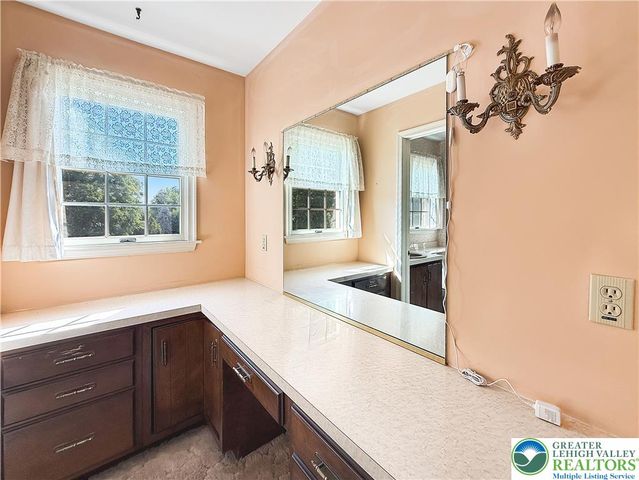 1929 Earls Court, Salisbury Twp, PA 18103