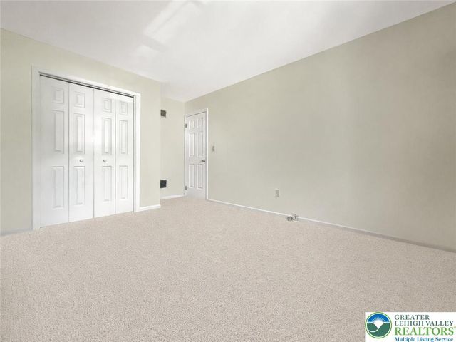 1929 Earls Court, Salisbury Twp, PA 18103