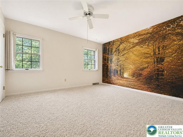 1929 Earls Court, Salisbury Twp, PA 18103