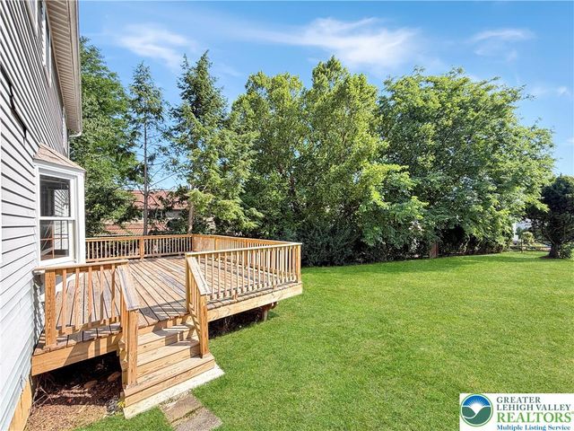 1929 Earls Court, Salisbury Twp, PA 18103