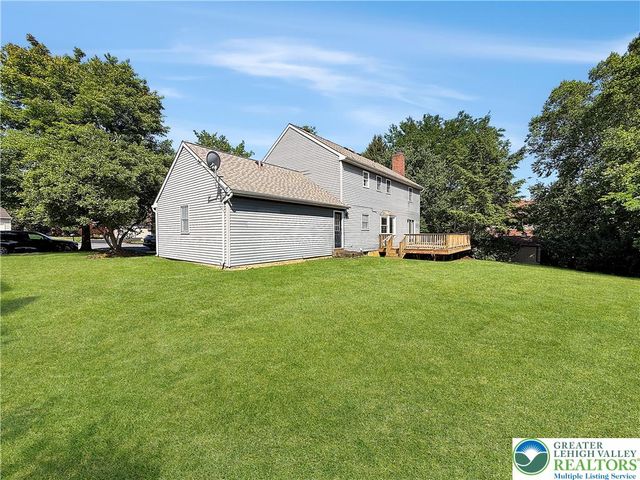 1929 Earls Court, Salisbury Twp, PA 18103