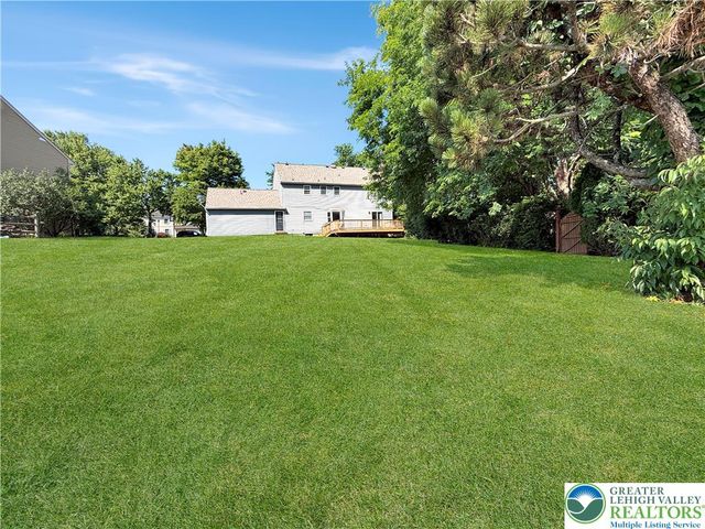 1929 Earls Court, Salisbury Twp, PA 18103