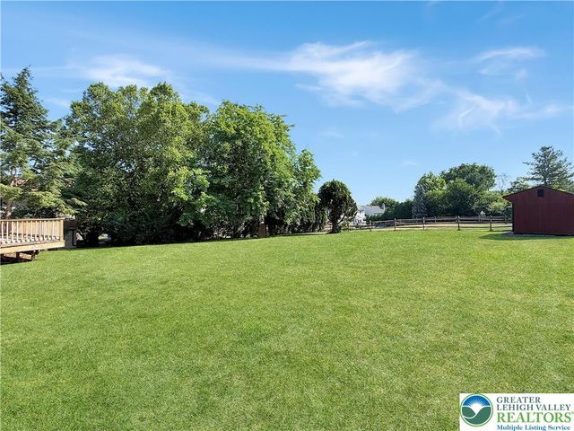 1929 Earls Court, Salisbury Twp, PA 18103