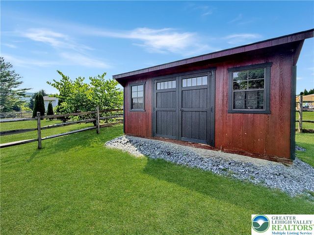 1929 Earls Court, Salisbury Twp, PA 18103