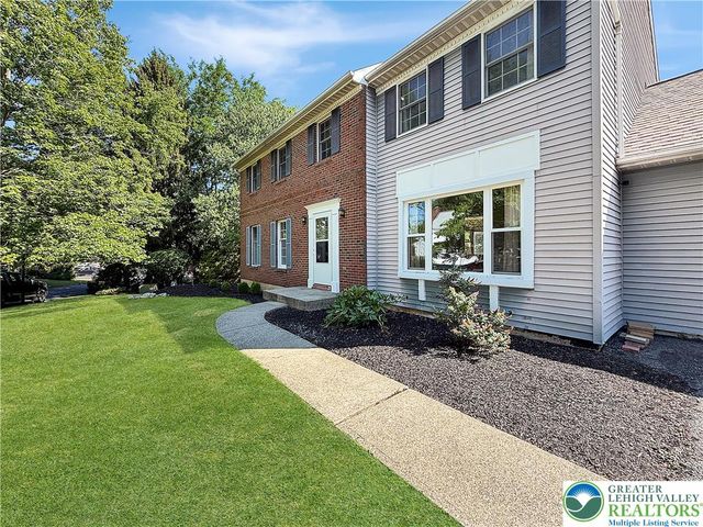 1929 Earls Court, Salisbury Twp, PA 18103