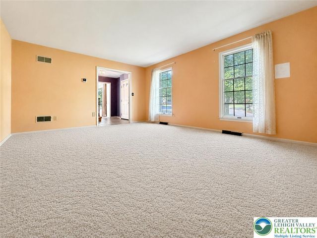1929 Earls Court, Salisbury Twp, PA 18103