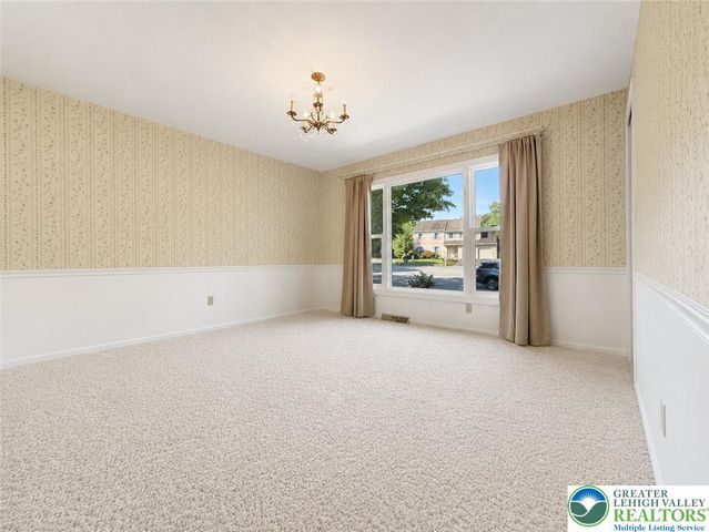 1929 Earls Court, Salisbury Twp, PA 18103