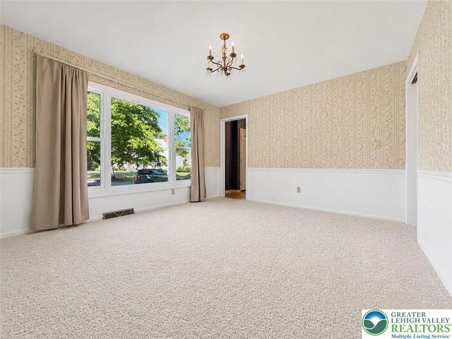 1929 Earls Court, Salisbury Twp, PA 18103