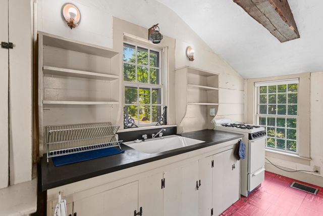 6 Forest Road, Hancock, NH 03449
