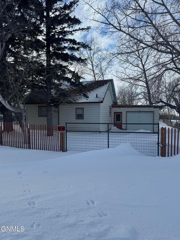 212 Pierce Street, Noonan, ND 58765