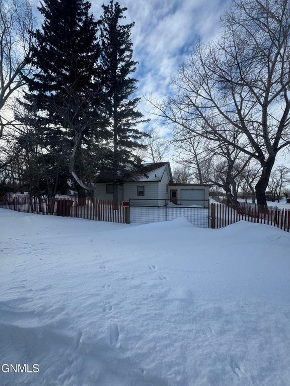 212 Pierce Street, Noonan, ND 58765 photo 2