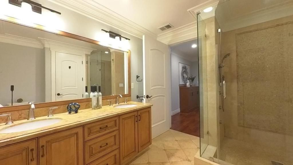 Image 13 of property listing at 1226 El Camino Real 201, Burlingame, CA 94010