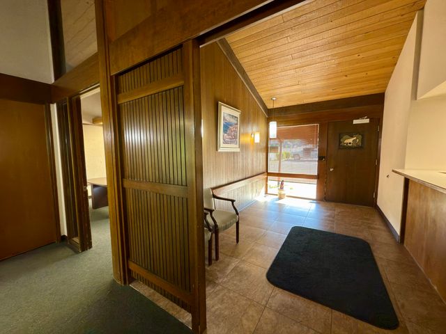 1014 N Riverside Avenue, Medford, OR 97501