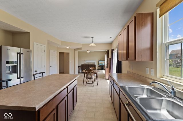 5973 Oakhaven Drive, Greenwood, IN 46142