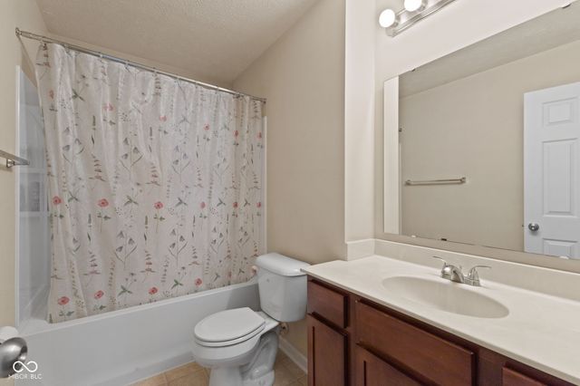 5973 Oakhaven Drive, Greenwood, IN 46142