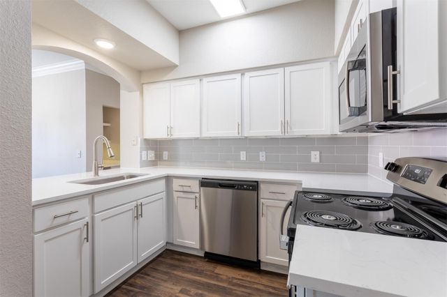 320 Jackson Hill Street 222, Houston, TX 77007