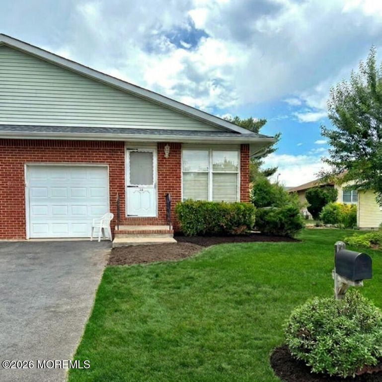 24 Magnolia Road, Manahawkin, NJ 08050