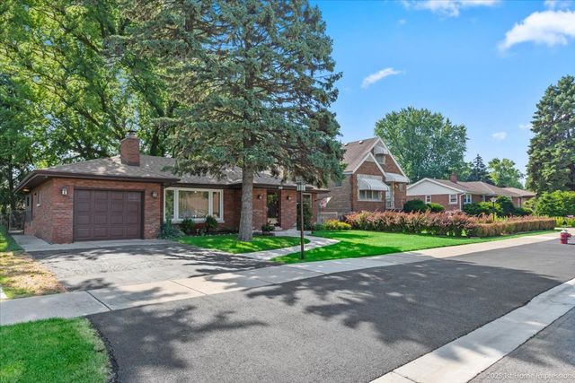 8011 Lawler Avenue, Burbank, IL 60459