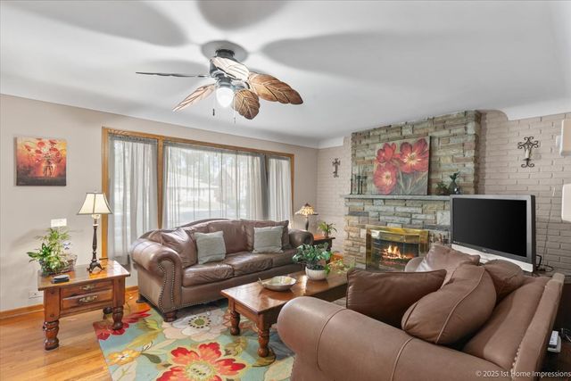 8011 Lawler Avenue, Burbank, IL 60459
