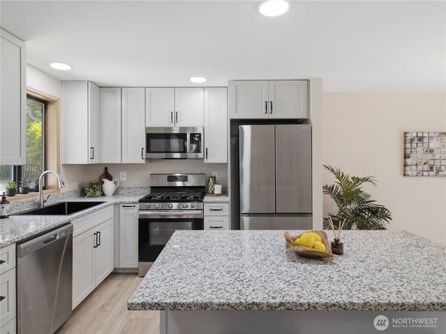 10398 Frontier Place NW, Silverdale, WA 98383