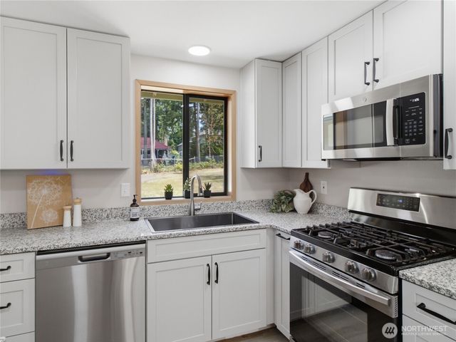 10398 Frontier Place NW, Silverdale, WA 98383