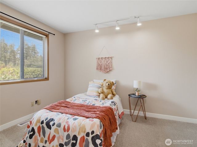 10398 Frontier Place NW, Silverdale, WA 98383