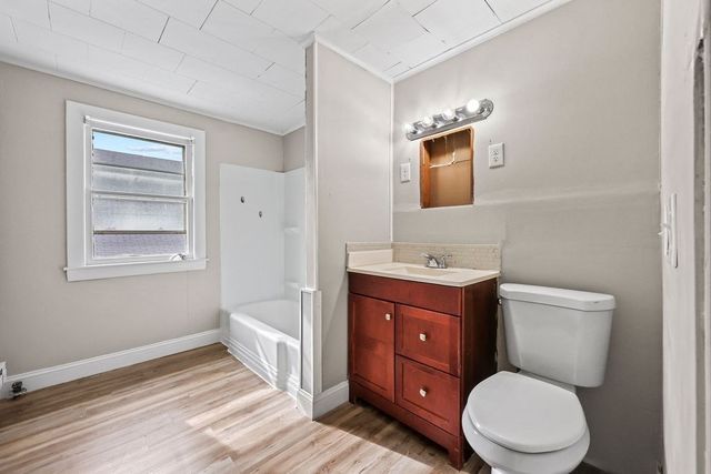 85-87 Hitchcock St, Holyoke, MA 01040