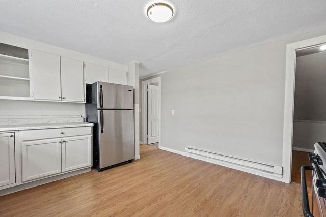 85-87 Hitchcock St, Holyoke, MA 01040