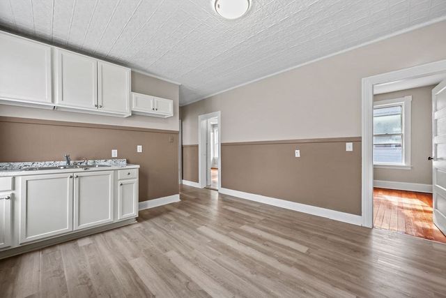 85-87 Hitchcock St, Holyoke, MA 01040
