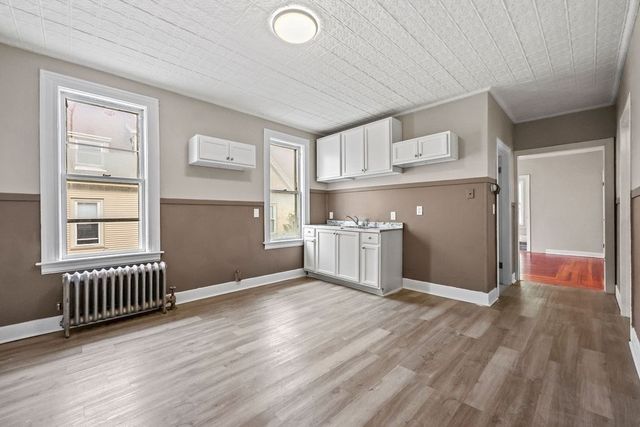 85-87 Hitchcock St, Holyoke, MA 01040
