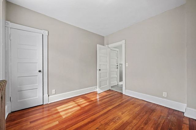 85-87 Hitchcock St, Holyoke, MA 01040