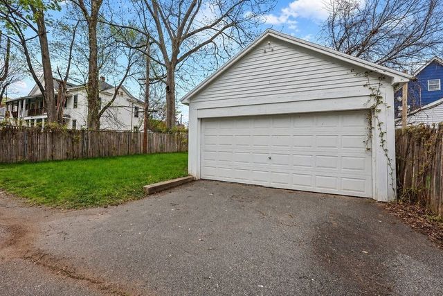 85-87 Hitchcock St, Holyoke, MA 01040