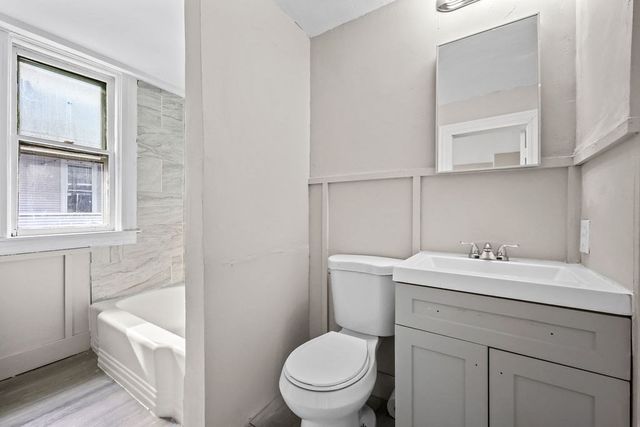 85-87 Hitchcock St, Holyoke, MA 01040