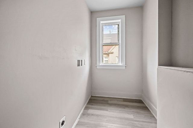 85-87 Hitchcock St, Holyoke, MA 01040