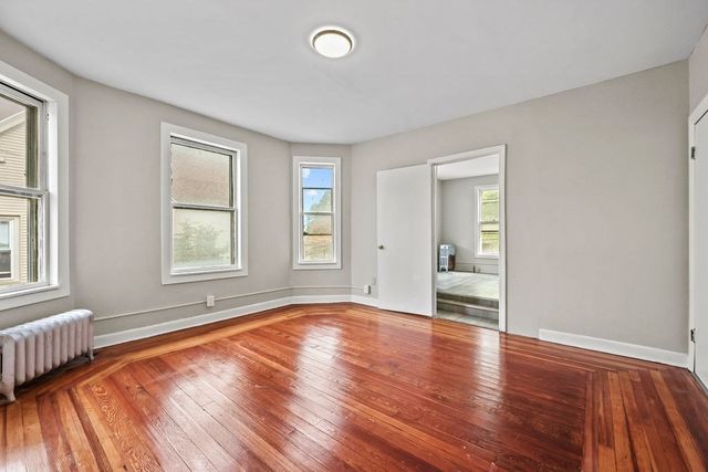 85-87 Hitchcock St, Holyoke, MA 01040
