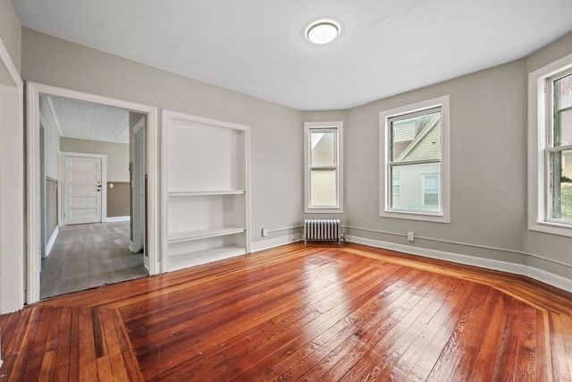 85-87 Hitchcock St, Holyoke, MA 01040