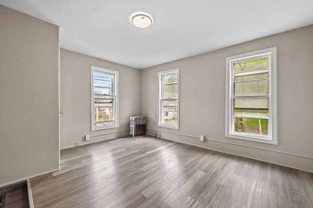 85-87 Hitchcock St, Holyoke, MA 01040