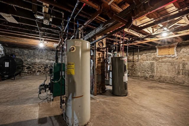 85-87 Hitchcock St, Holyoke, MA 01040