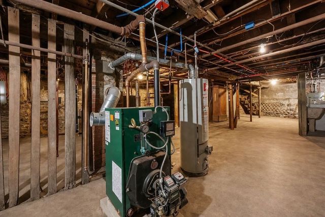 85-87 Hitchcock St, Holyoke, MA 01040
