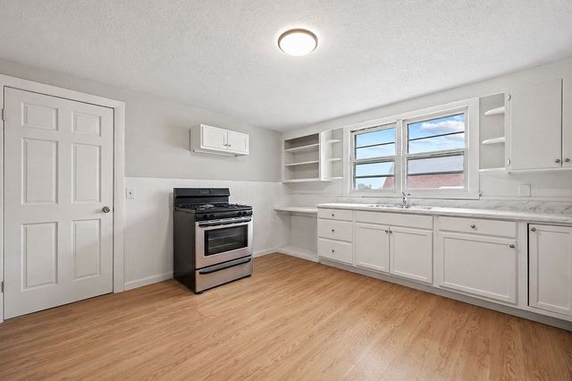 85-87 Hitchcock St, Holyoke, MA 01040