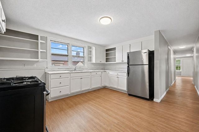 85-87 Hitchcock St, Holyoke, MA 01040