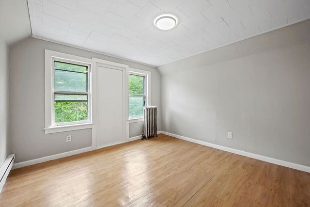 85-87 Hitchcock St, Holyoke, MA 01040