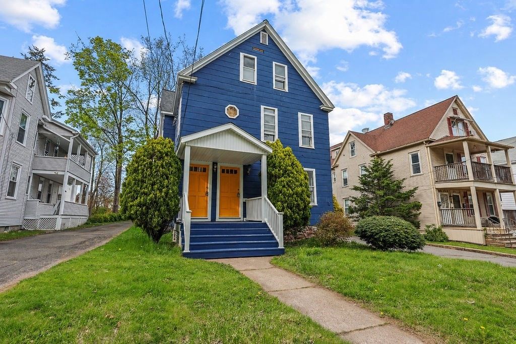 85-87 Hitchcock St, Holyoke, MA 01040