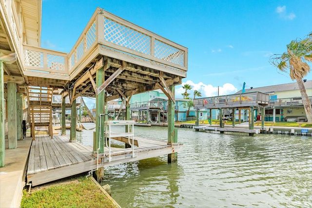 16515 Bahama Way, Jamaica Beach, TX 77554