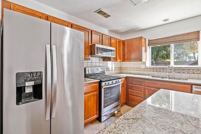 3292 N Wheeler Avenue, Fresno, CA 93722