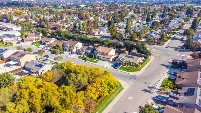 3292 N Wheeler Avenue, Fresno, CA 93722