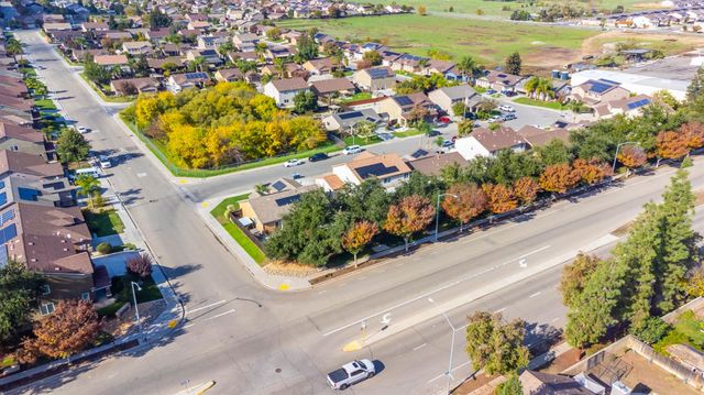 3292 N Wheeler Avenue, Fresno, CA 93722