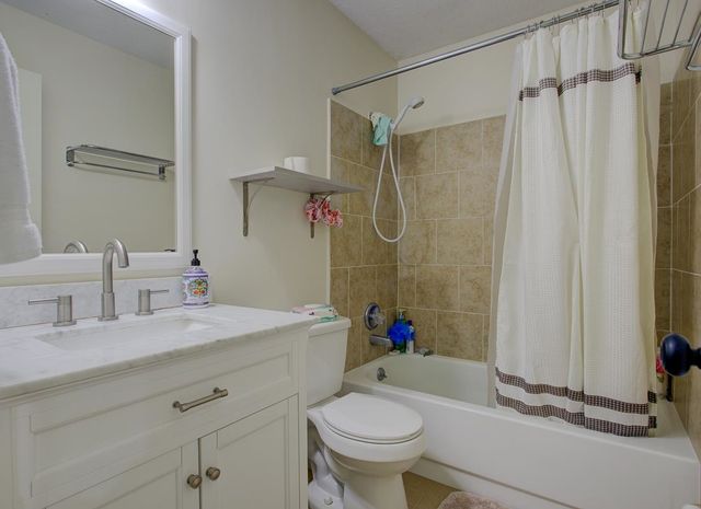 4765 BARKSHIRE DR, Memphis, TN 38141